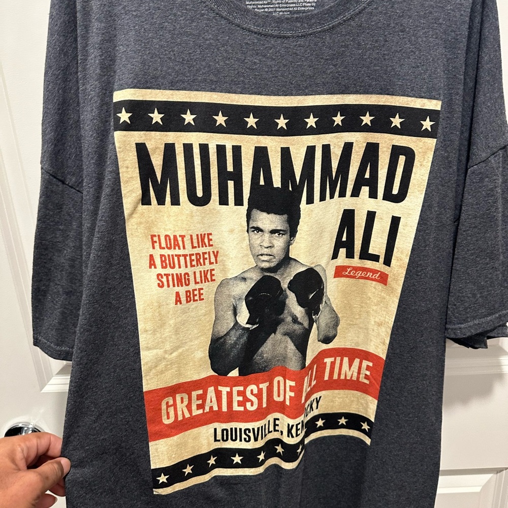 Graphic tees - Picture 13 of 16